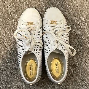 White leather Micheal Kohrs sneakers!